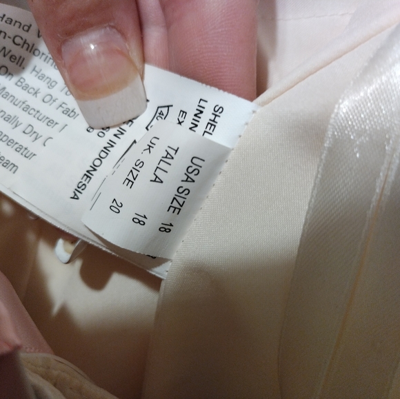 Wedding dress - Picture 6 of 7